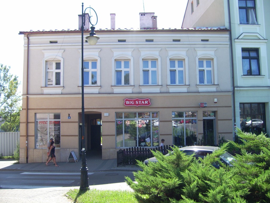 Widok na budynek przy ulicy Krakowskiej 6 w Chrzanowie.