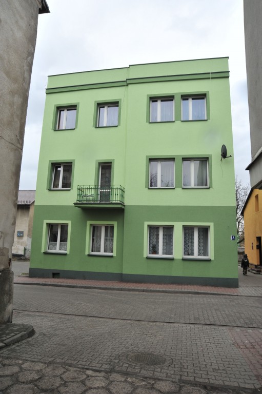 Widok na budynek przy ulicy Jagiellońskiej 7 w Chrzanowie.